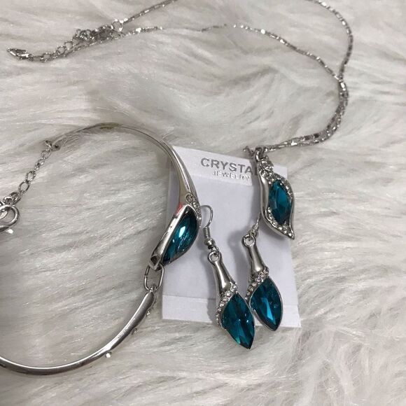 DELETING SOON Blue Rhinestone Bracelet Necklace Earrings Jewelry Set Bangle - Picture 1 of 7